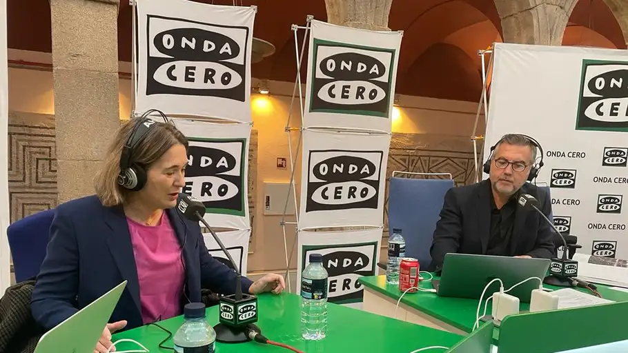 Marta Rivera de la Cruz con Carlos Alsina Marta Rivera de la Cruz con Carlos Alsina