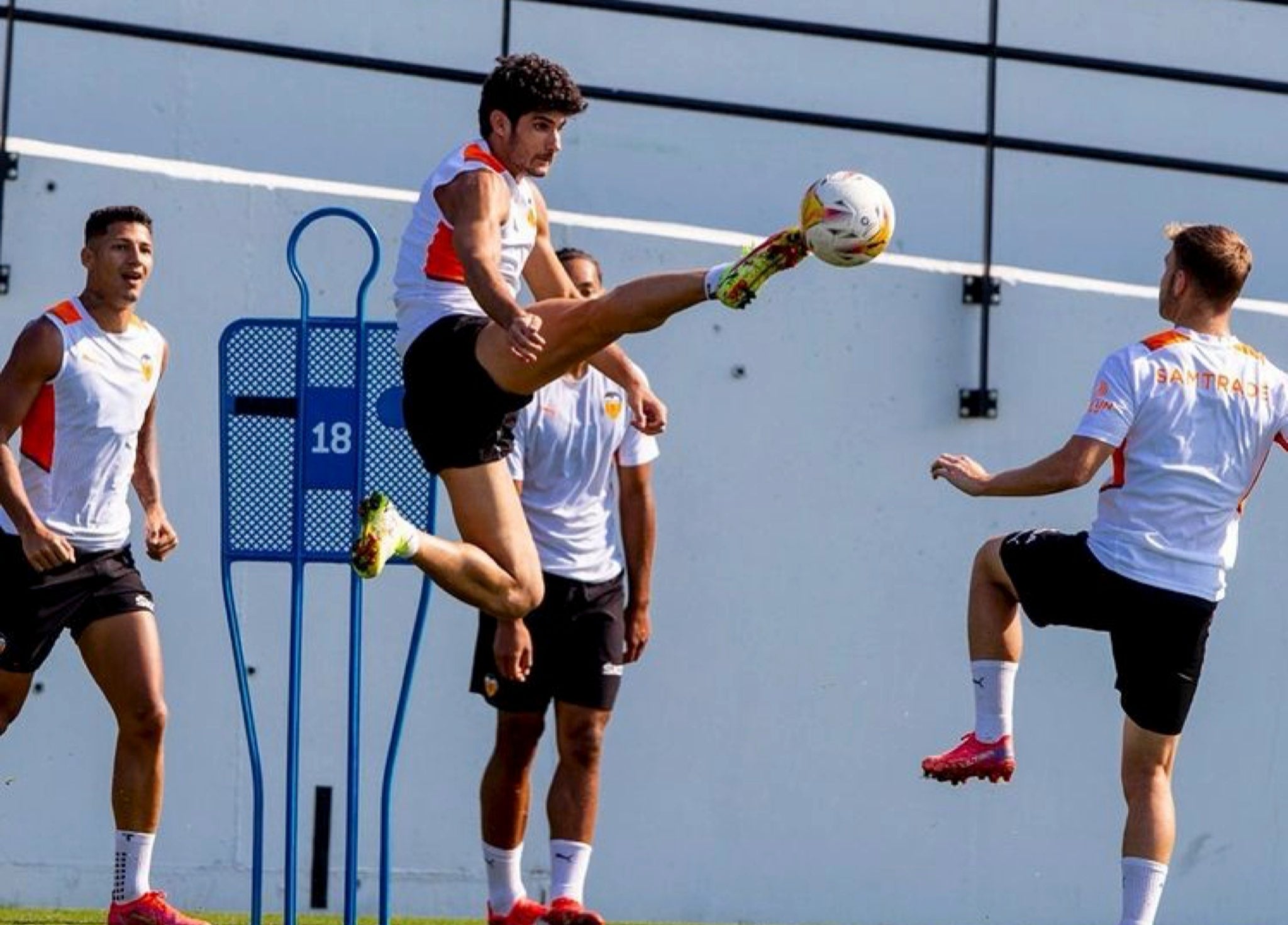 Gonzalo Guedes no completa la sesión de entrenamiento Gonzalo Guedes no completa la sesión de entrenamiento
