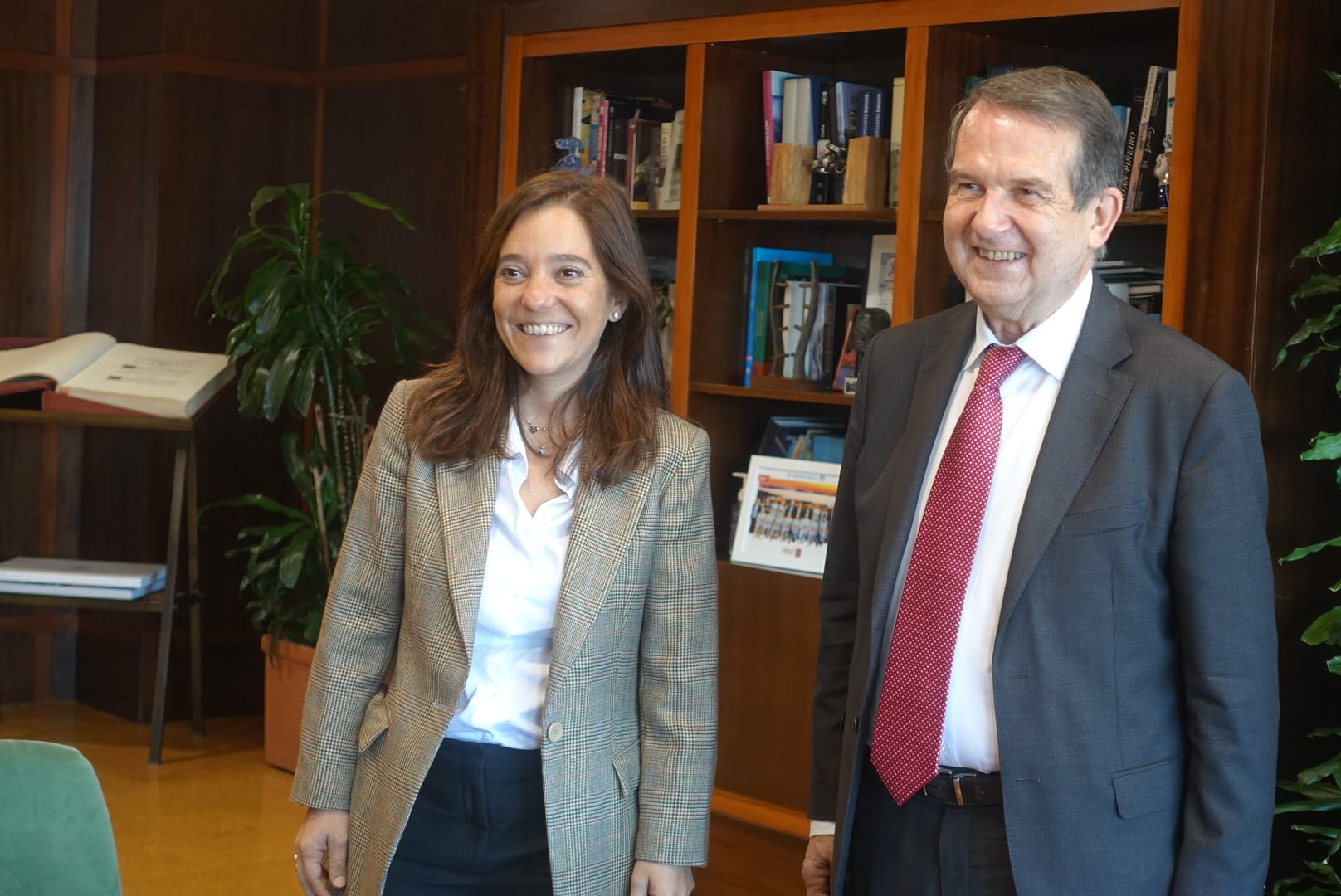 Inés Rey, alcaldesa de A Coruña: " A nadie puede interesarle la rivalidad entre Vigo y Coruña". Inés Rey, alcaldesa de A Coruña: " A nadie puede interesarle la rivalidad entre Vigo y Coruña".