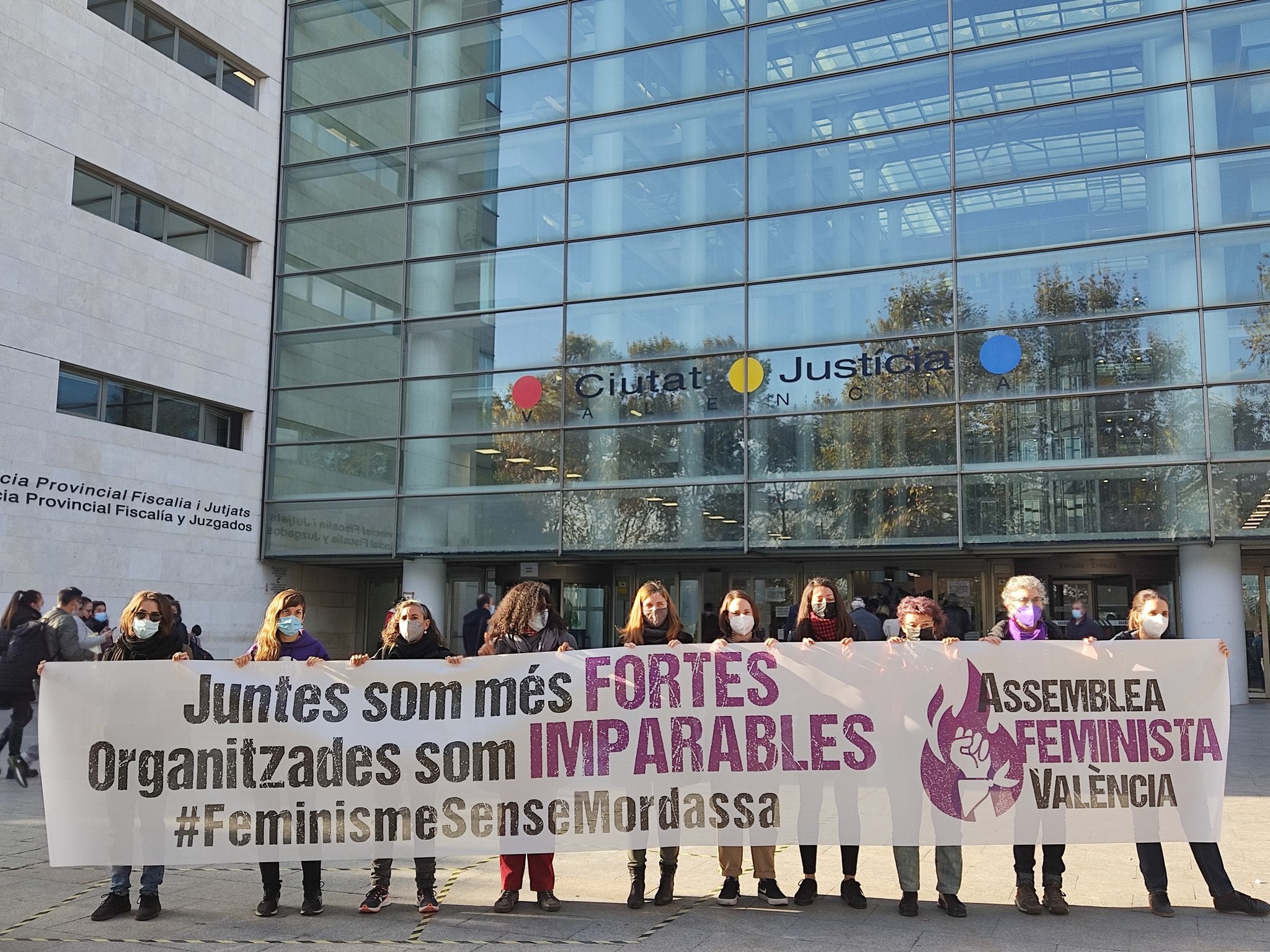 Feministas valencianas se enfrentan a nuevos juicios por desórdenes en 8M y se defienden: "Fueron protestas pacíficas" Feministas valencianas se enfrentan a nuevos juicios por desórdenes en 8M y se defienden: "Fueron protestas pacíficas"