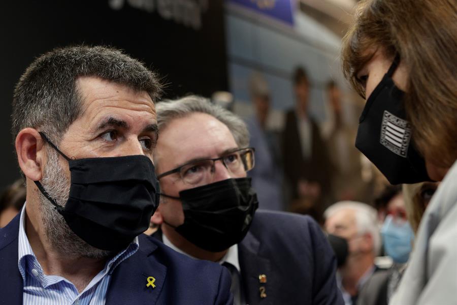 Junts, con apoyo de PP, Vox, ERC, Bildu y Cs le 'cuela' al Gobierno un fondo extraordinario Covid de 9.362 millones para las comunidades Junts, con apoyo de PP, Vox, ERC, Bildu y Cs le 'cuela' al Gobierno un fondo extraordinario Covid de 9.362 millones para las comunidades