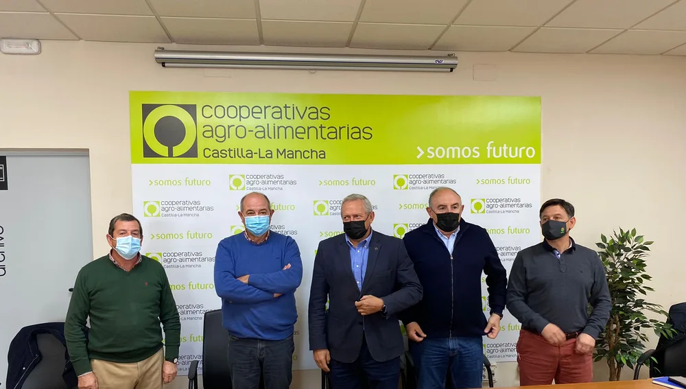 Los representantes convocados en la sede de Cooperativas Agroalimentarias CLM