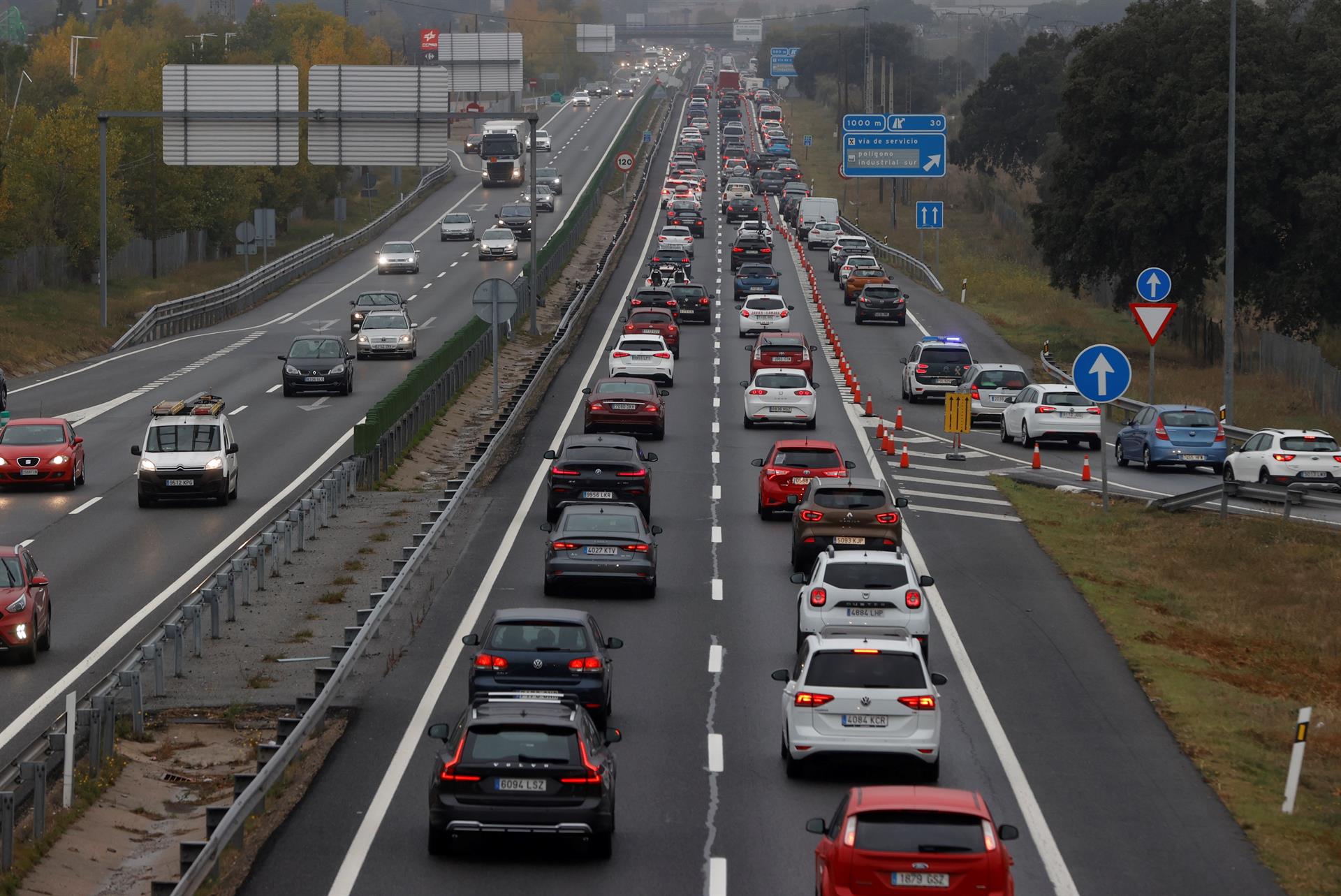 El nuevo sistema de la DGT para multar a los que frenen antes de un radar El nuevo sistema de la DGT para multar a los que frenen antes de un radar