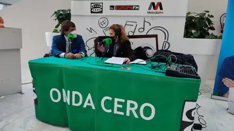 Jorge Marichal, presidente Cehat en Más de Uno de Oviedo Con Patricia Rodríguez