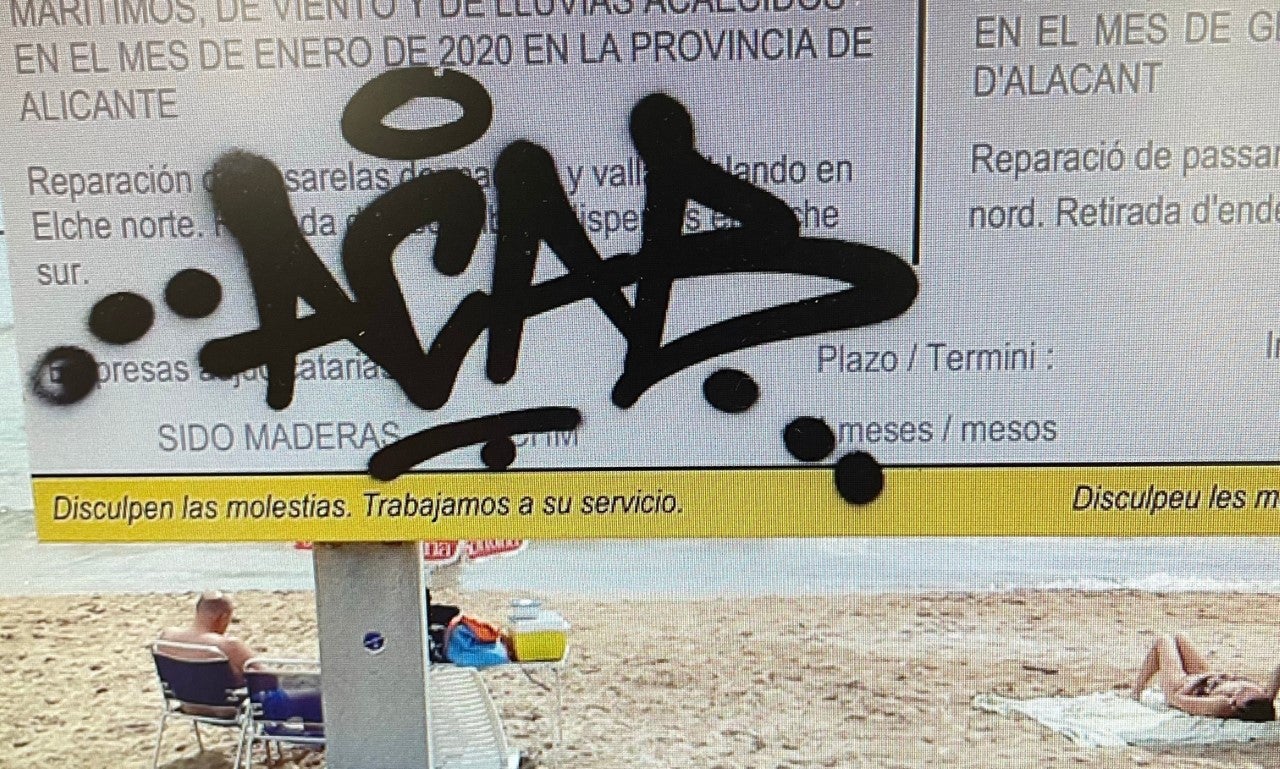 Detenido un grafitero por realizar más de 50 de pintadas en mobiliario urbano de Elche y Santa Pola Detenido un grafitero por realizar más de 50 de pintadas en mobiliario urbano de Elche y Santa Pola