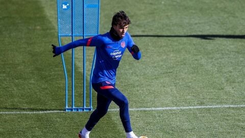 Joao Félix durante un entrenamiento con el Atlético de Madrid