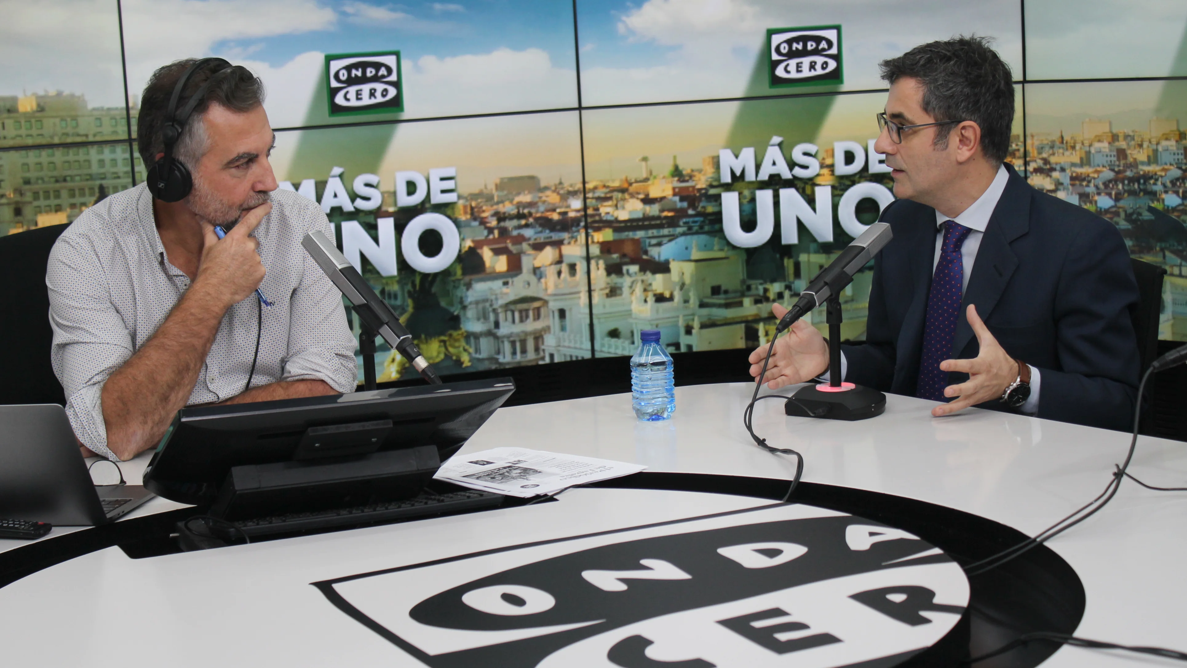 Carlos Alsina entrevista a Félix Bolaños en Más de uno. Carlos Alsina entrevista a Félix Bolaños en Más de uno.