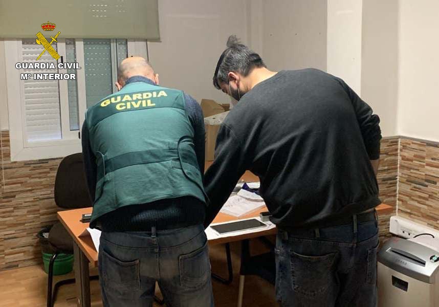 Tres personas detenidas por presuntos delitos de estafa y blanqueo de capitales Tres personas detenidas por presuntos delitos de estafa y blanqueo de capitales