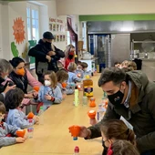 O Concello e o colexio Mª Auxiliadora colaboran nunha campaña de reciclaxe de aceite usado O Concello e o colexio Mª Auxiliadora colaboran nunha campaña de reciclaxe de aceite usado