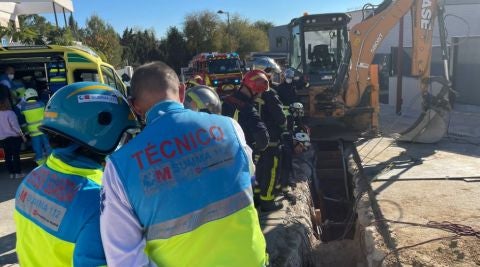 Fallece un trabajador tras quedar sepultado en una zanja en Villalbilla