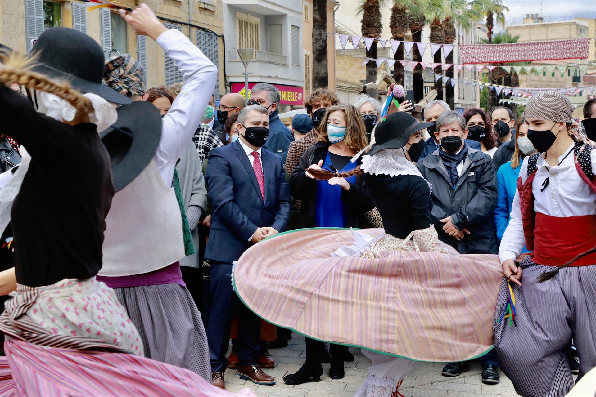 Armengol anima a la población a consumir producto local en la Fira del Dijous Bo de Inca 2021 Armengol anima a la población a consumir producto local en la Fira del Dijous Bo de Inca 2021