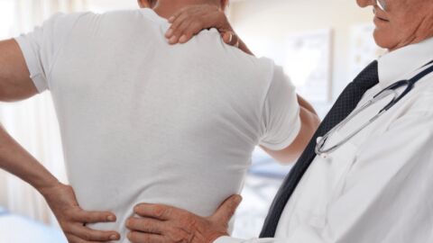 El dolor de espalda es la segunda causa de bajas laborales en España