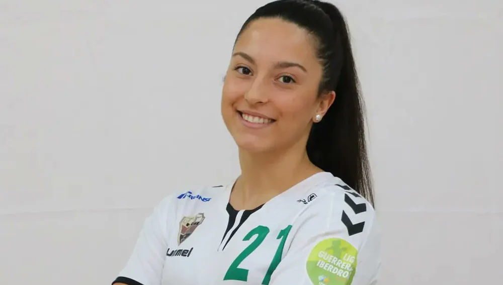 Paola Bernabé, jugadora de las Guerreras Promesas y canterana del Club Balonmano Elche.