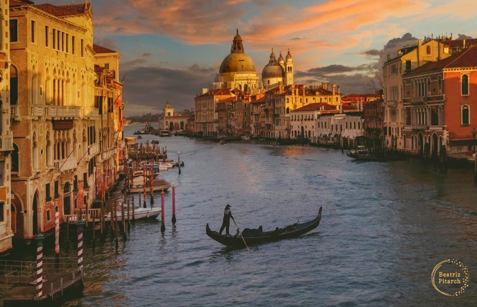 La magia de Venecia en un atardecer sobre el Puente de la Academia La magia de Venecia en un atardecer sobre el Puente de la Academia