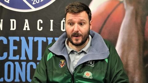 Toni Ten , t&eacute;cnico de Tau 