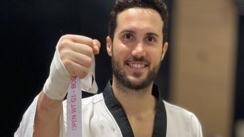 El taekwondista ilicitano Ra&uacute;l Mart&iacute;nez Garc&iacute;a, con la medalla de plata del Open de Sarajevo.