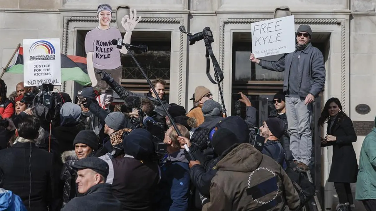 Absuelto Kyle Rittenhouse, el joven que mató a dos personas en los disturbios raciales de Wisconsin en 2020
