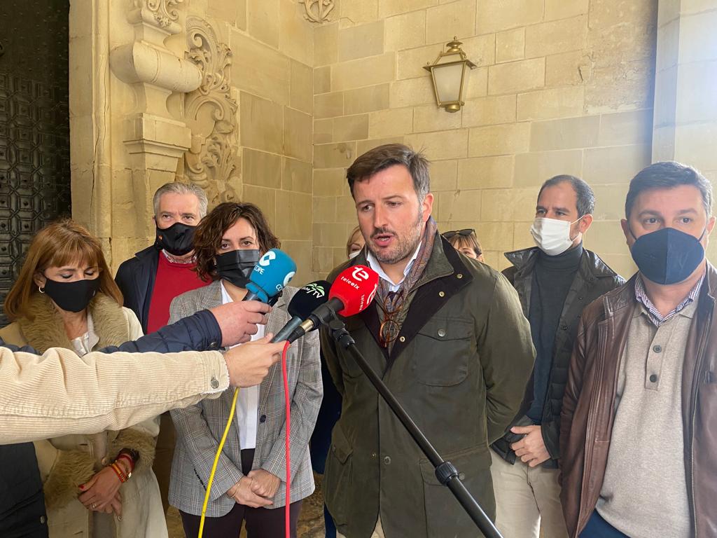 La oposición municipal de Elche pide que Héctor Díez aclare la responsabilidad del área de Contratación en las exhumaciones del Cementerio Viejo La oposición municipal de Elche pide que Héctor Díez aclare la responsabilidad del área de Contratación en las exhumaciones del Cementerio Viejo