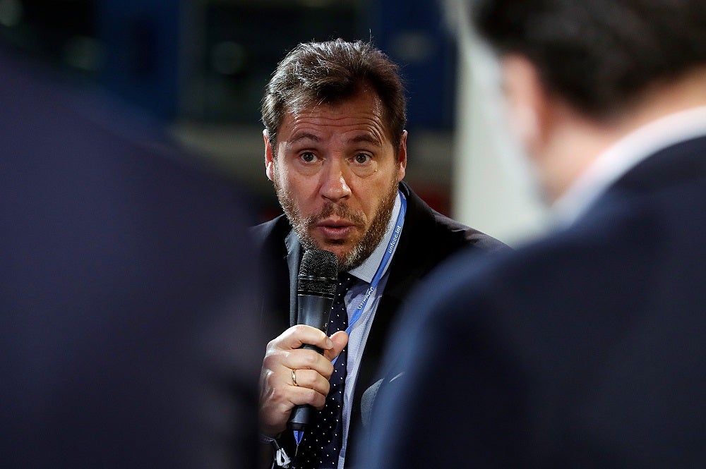 El alcalde de Valladolid, Óscar Puente, ha sido operado de una rotura de cuádriceps tras una caída El alcalde de Valladolid, Óscar Puente, ha sido operado de una rotura de cuádriceps tras una caída