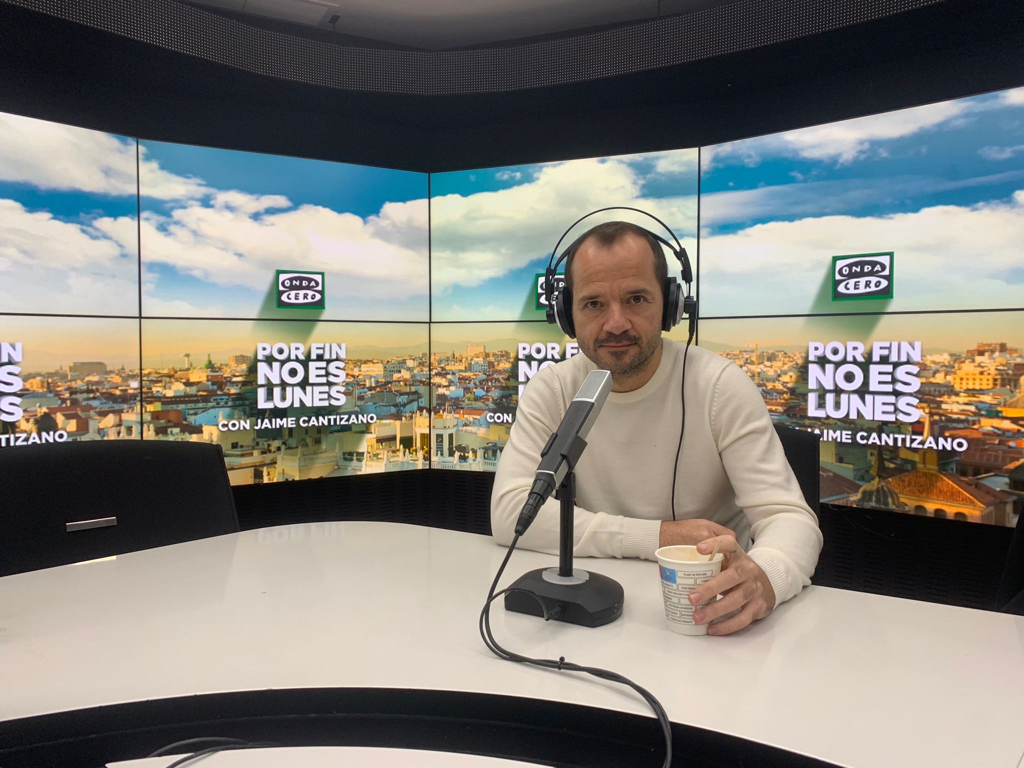 Ángel Martín: "La locura me ha obligado a reconstruirme de forma consciente" Ángel Martín: "La locura me ha obligado a reconstruirme de forma consciente"