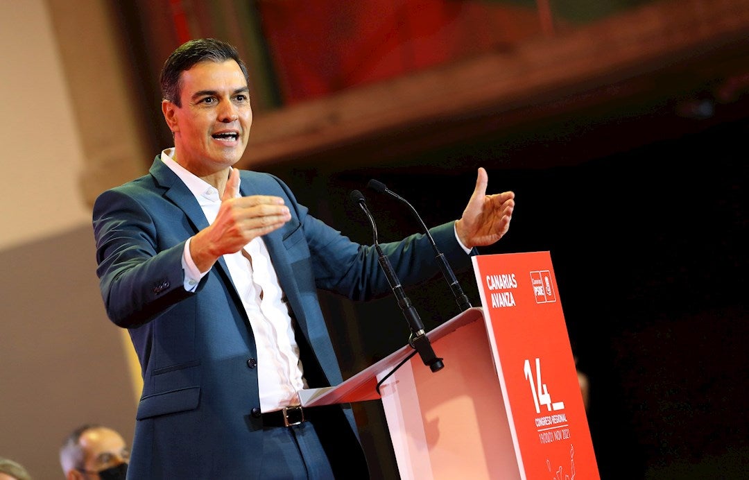 Pedro Sánchez paga 2.420 euros al PP tras ser condenado por vulnerar la Ley Electoral Pedro Sánchez paga 2.420 euros al PP tras ser condenado por vulnerar la Ley Electoral