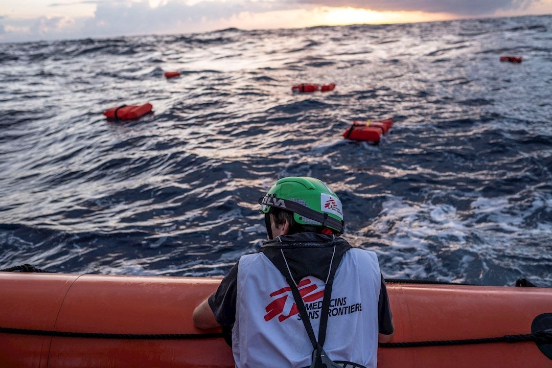Mueren 75 personas frente a Libia en uno de los peores naufragios del año Mueren 75 personas frente a Libia en uno de los peores naufragios del año