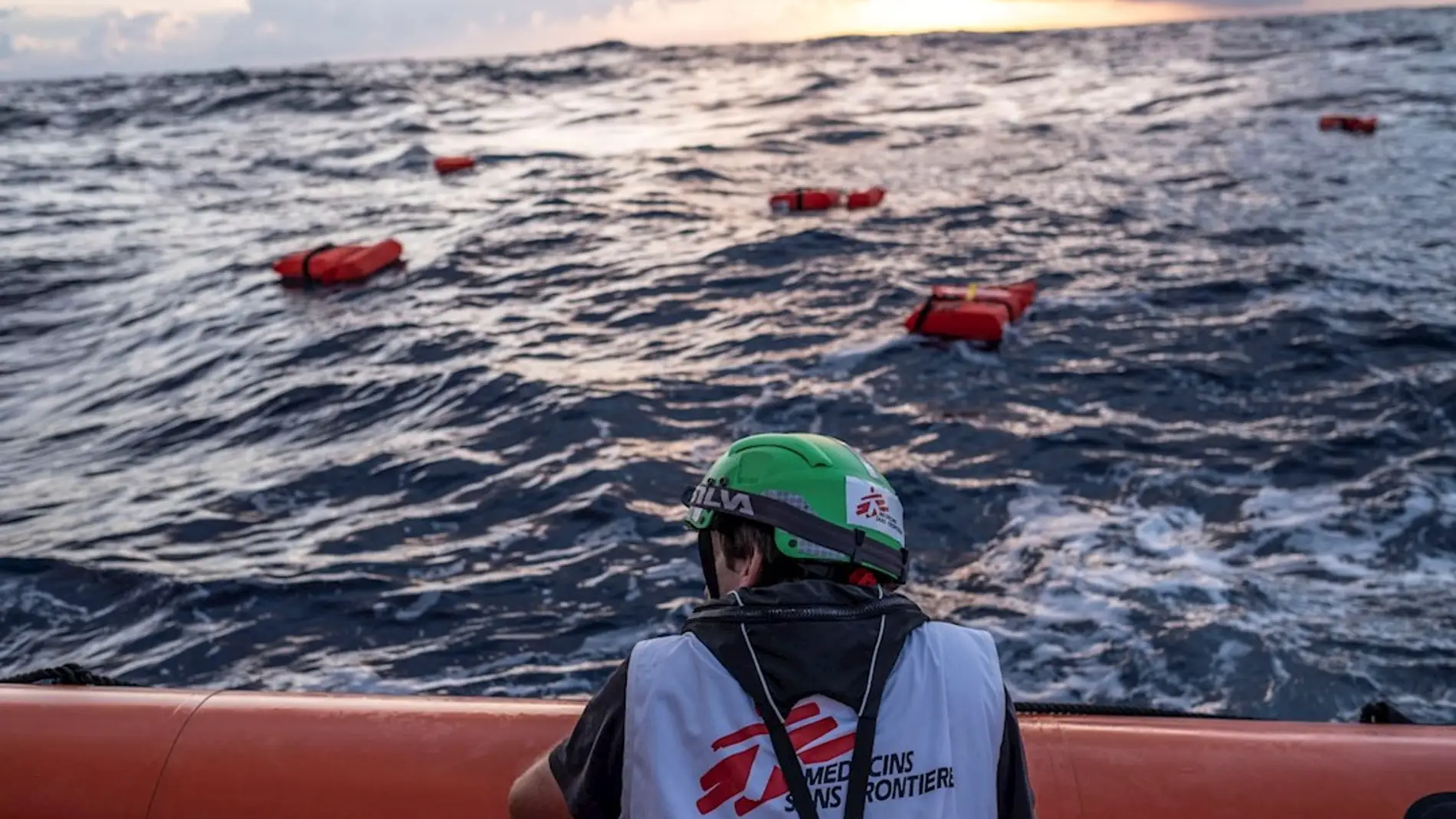Mueren 75 personas frente a Libia en uno de los peores naufragios del año