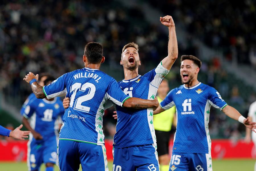 El Betis no da opción a un Elche que destituye a Escribá El Betis no da opción a un Elche que destituye a Escribá