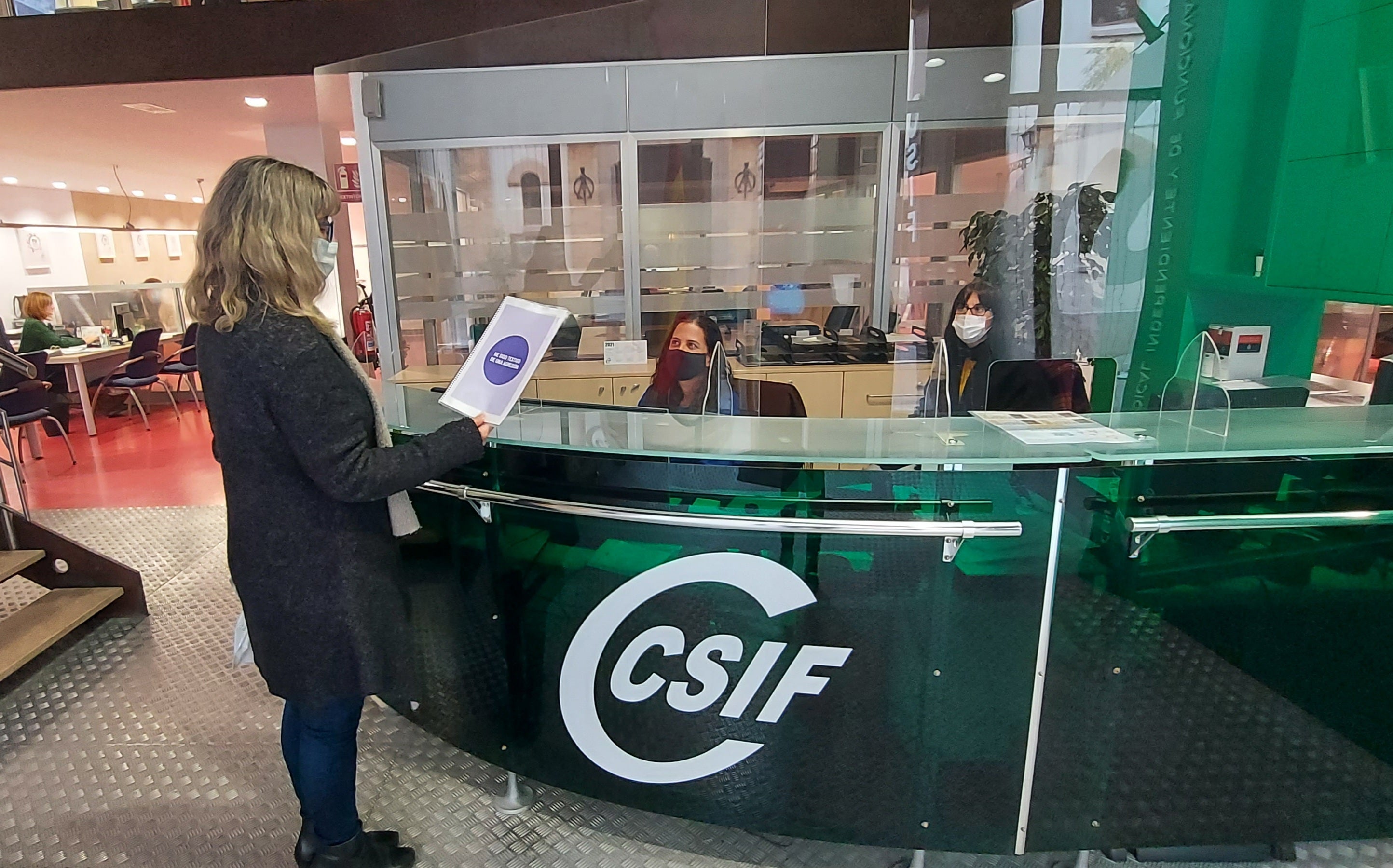 La sede de CSIF en Castellón se convierte en ‘Punto Violeta’ La sede de CSIF en Castellón se convierte en ‘Punto Violeta’