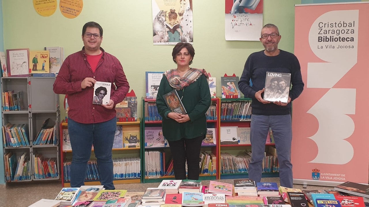 Donan casi un centenar de libros de temática LGTBI a la Biblioteca de la Vila Joiosa Donan casi un centenar de libros de temática LGTBI a la Biblioteca de la Vila Joiosa