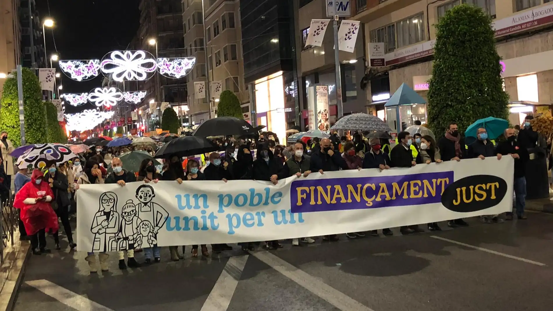 Cabecera de la manifestación en Alicante reivindicando un nuevo sistema de financiación autonómica. 