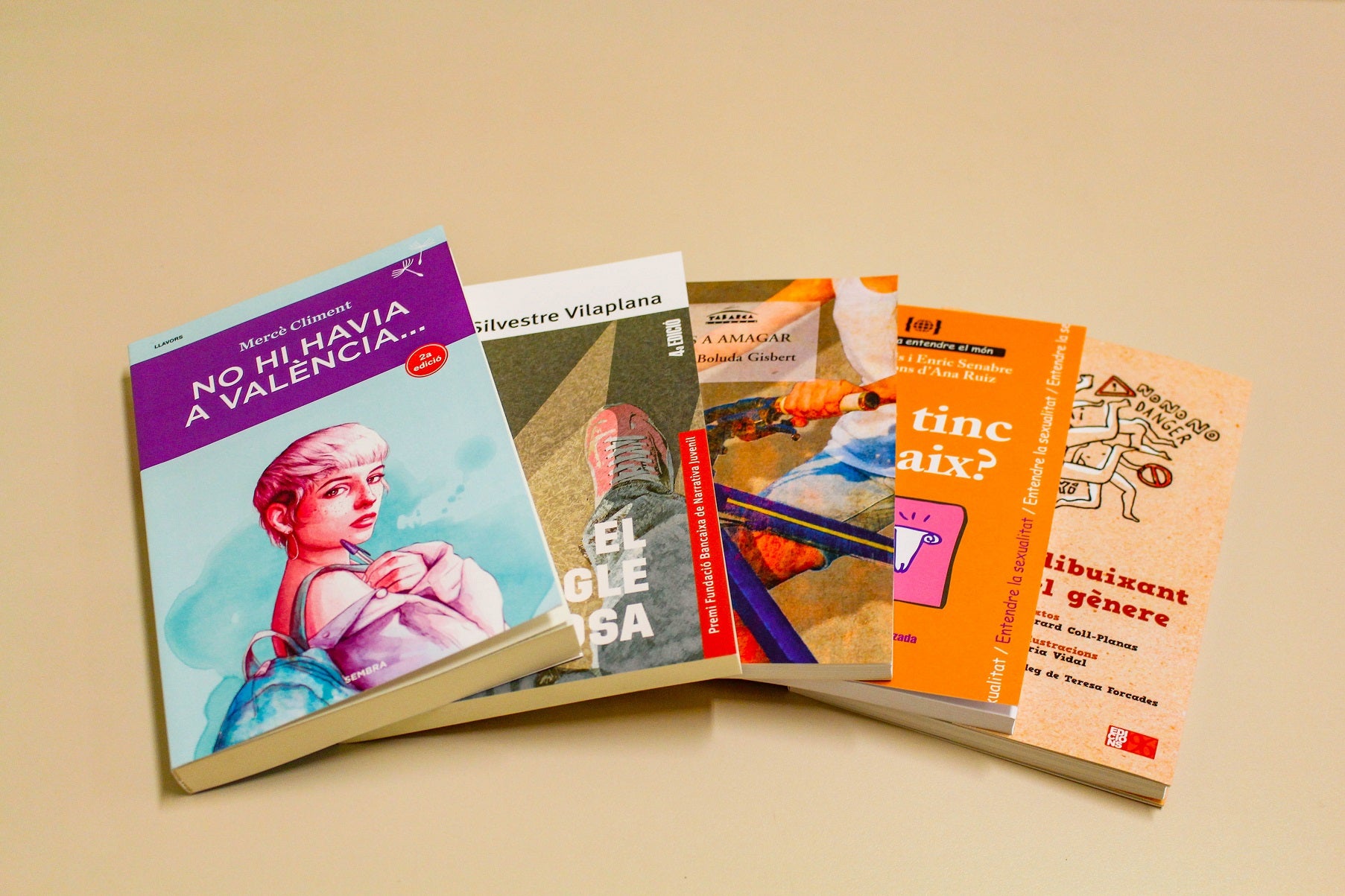 Conselleria distribuye 5 libros sobre temáticas LGTBI en 94 centros de Castellón Conselleria distribuye 5 libros sobre temáticas LGTBI en 94 centros de Castellón
