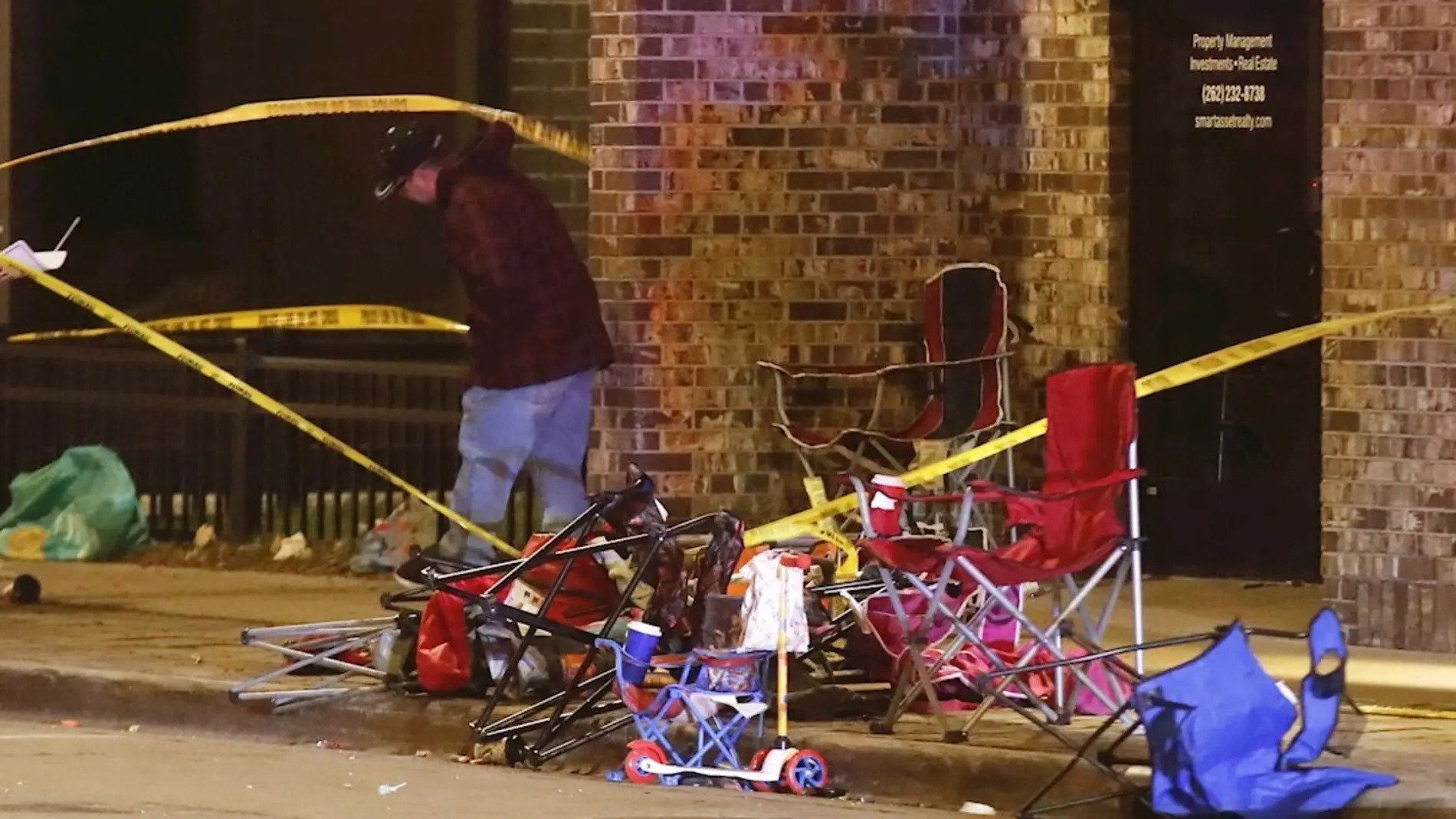 Varios muertos en el ataque de un coche contra un desfile navideño en EEUU