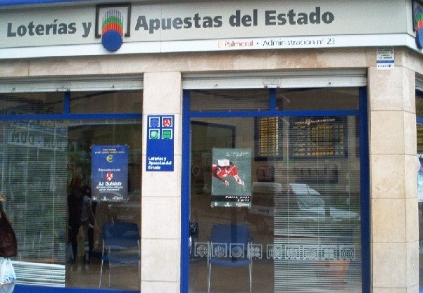 La Administración ‘El Palmeral’ trae la suerte a Elche vendiendo parte del segundo premio del sorteo de la Lotería Nacional del sábado La Administración ‘El Palmeral’ trae la suerte a Elche vendiendo parte del segundo premio del sorteo de la Lotería Nacional del sábado