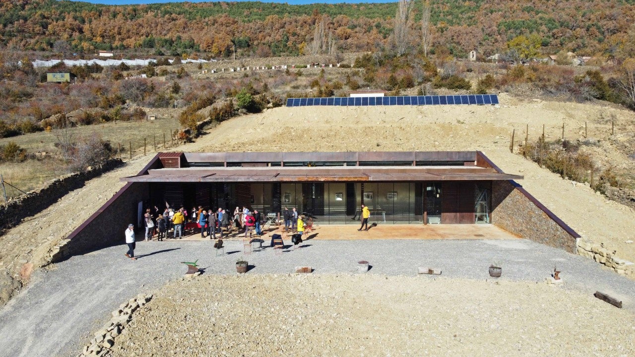 Una bodega enterrada para los vinos de altura de Barbenuta Una bodega enterrada para los vinos de altura de Barbenuta