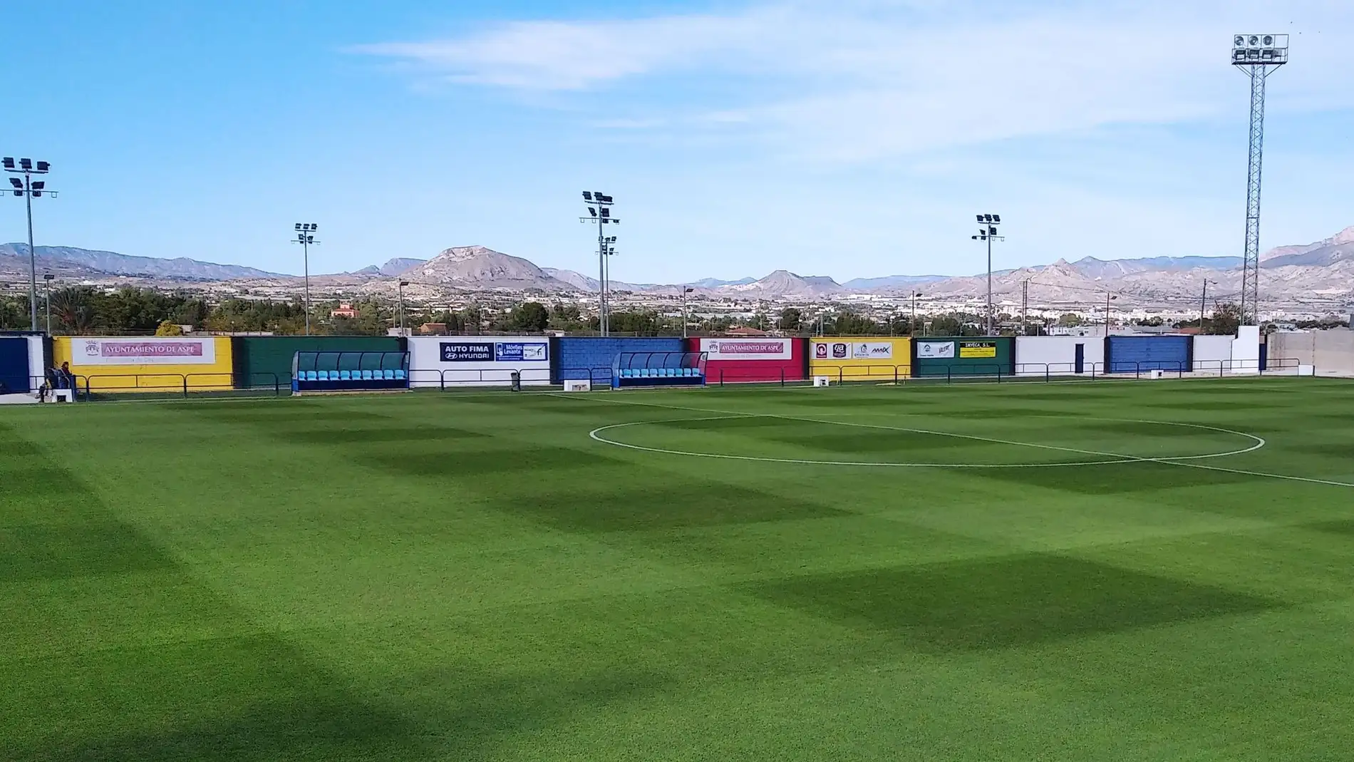 El estadio Las Fuentes de Aspe acoge este miércoles el duelo internacional Sub-17 entre España e Irlanda.