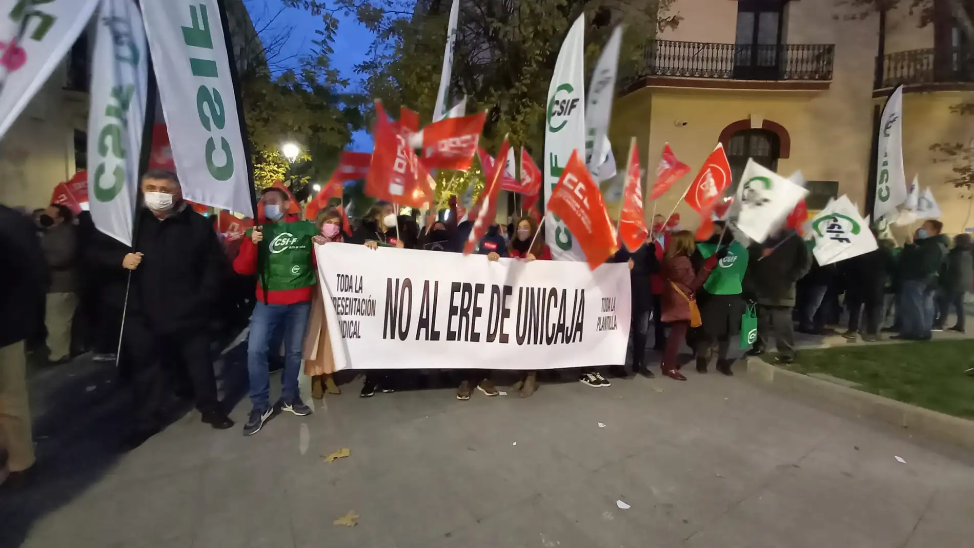 Los trabajadores de Unicaja se manifiestan en contra del ERE anunciado