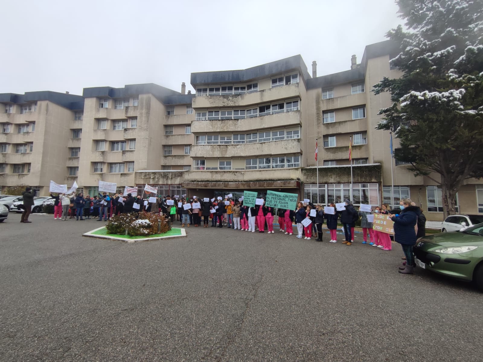 Los trabajadores de la Residencia Asistida, se concentran para pedir que se cubran las bajas laborales Los trabajadores de la Residencia Asistida, se concentran para pedir que se cubran las bajas laborales