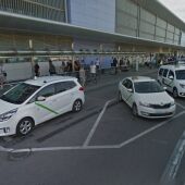 Parada de taxis en el aeropuerto de Es Codolar (Eivissa)