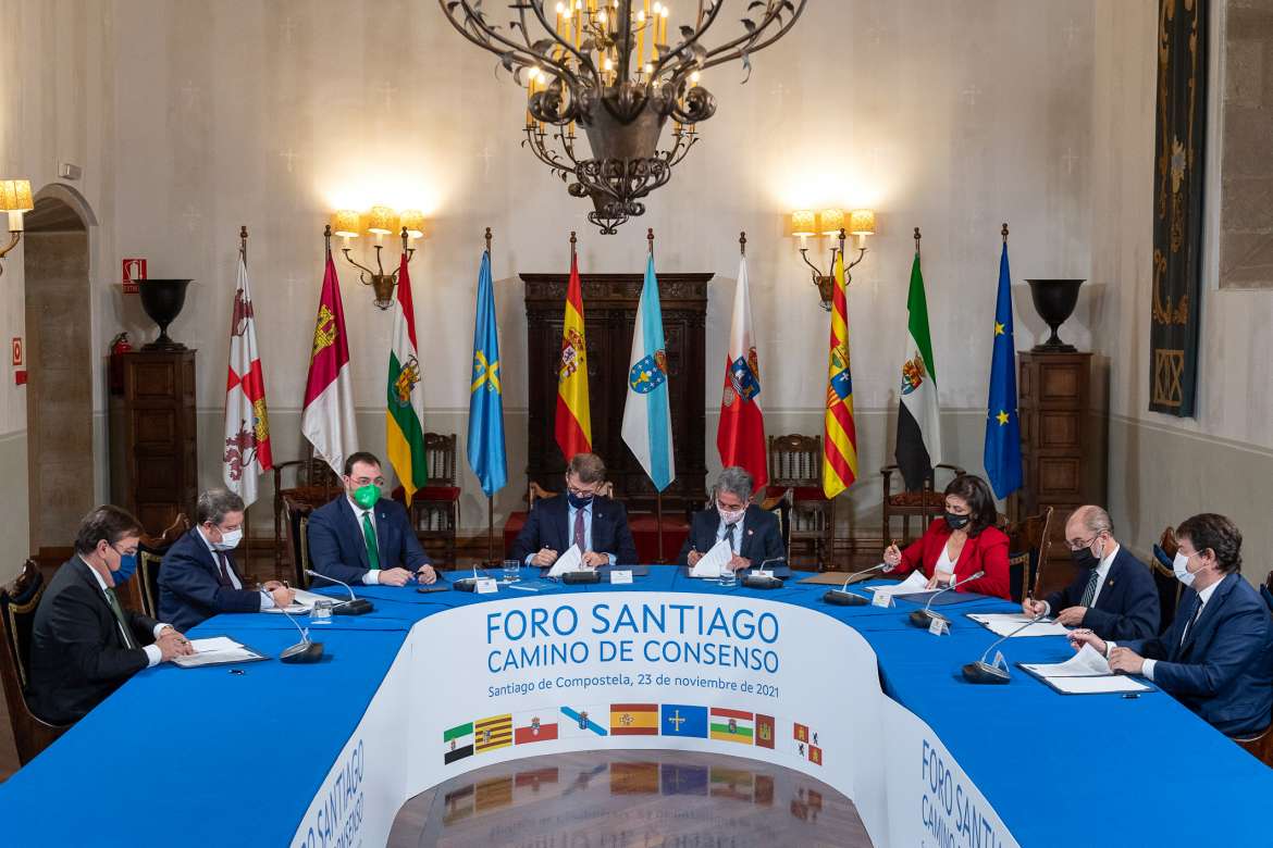 Ocho autonomías incluida la extremeña firman un documento que pide financiación suficiente para servicios esenciales en regiones despobladas Ocho autonomías incluida la extremeña firman un documento que pide financiación suficiente para servicios esenciales en regiones despobladas