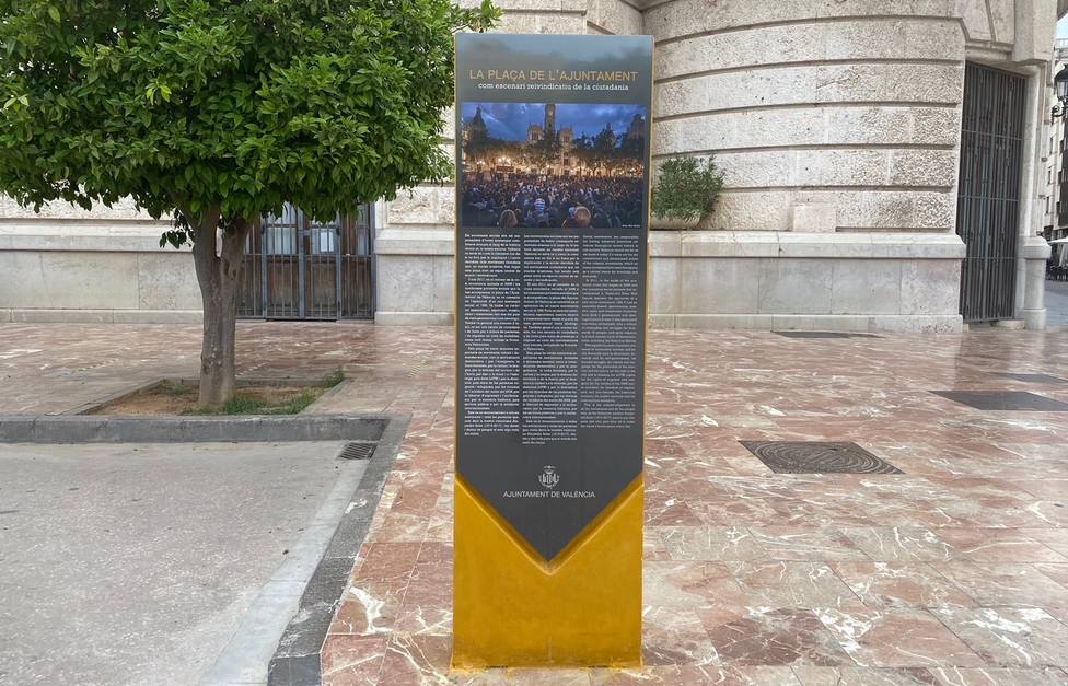 El Ayuntamiento de València mantiene el monolito del 15M seis meses después de aprobar su retirada El Ayuntamiento de València mantiene el monolito del 15M seis meses después de aprobar su retirada