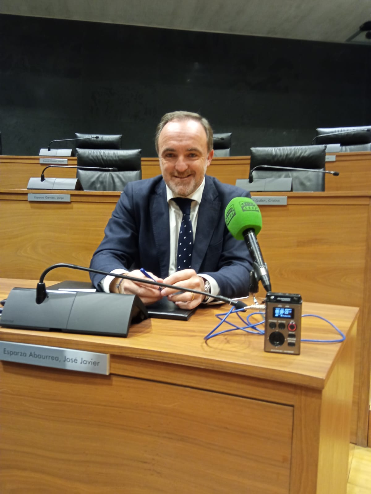 Javier Esparza: “Soy un todoterreno en el karaoke” Javier Esparza: “Soy un todoterreno en el karaoke”
