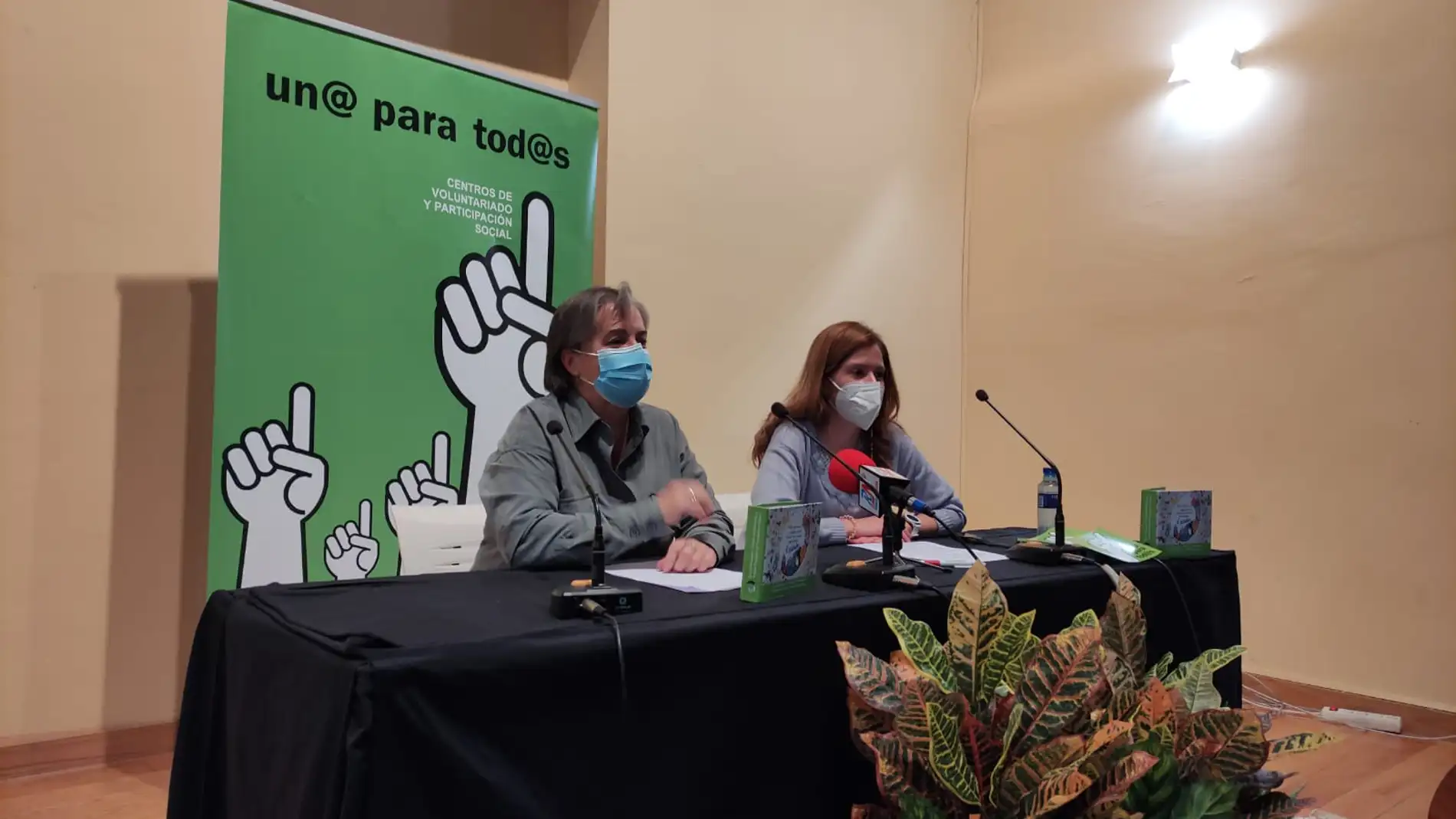 Rosa Caballero y Nines Álvarez presentan la Guía de Asociaciones del Surocccidente