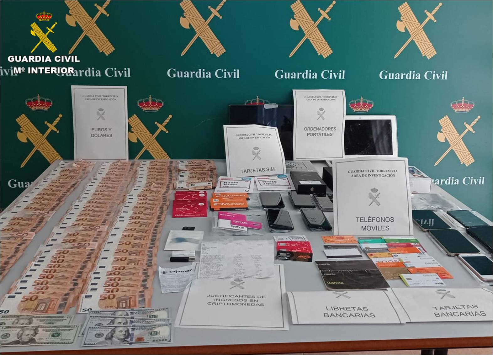 La Guardia Civil desarticula una banda especializada en estafas por Internet La Guardia Civil desarticula una banda especializada en estafas por Internet