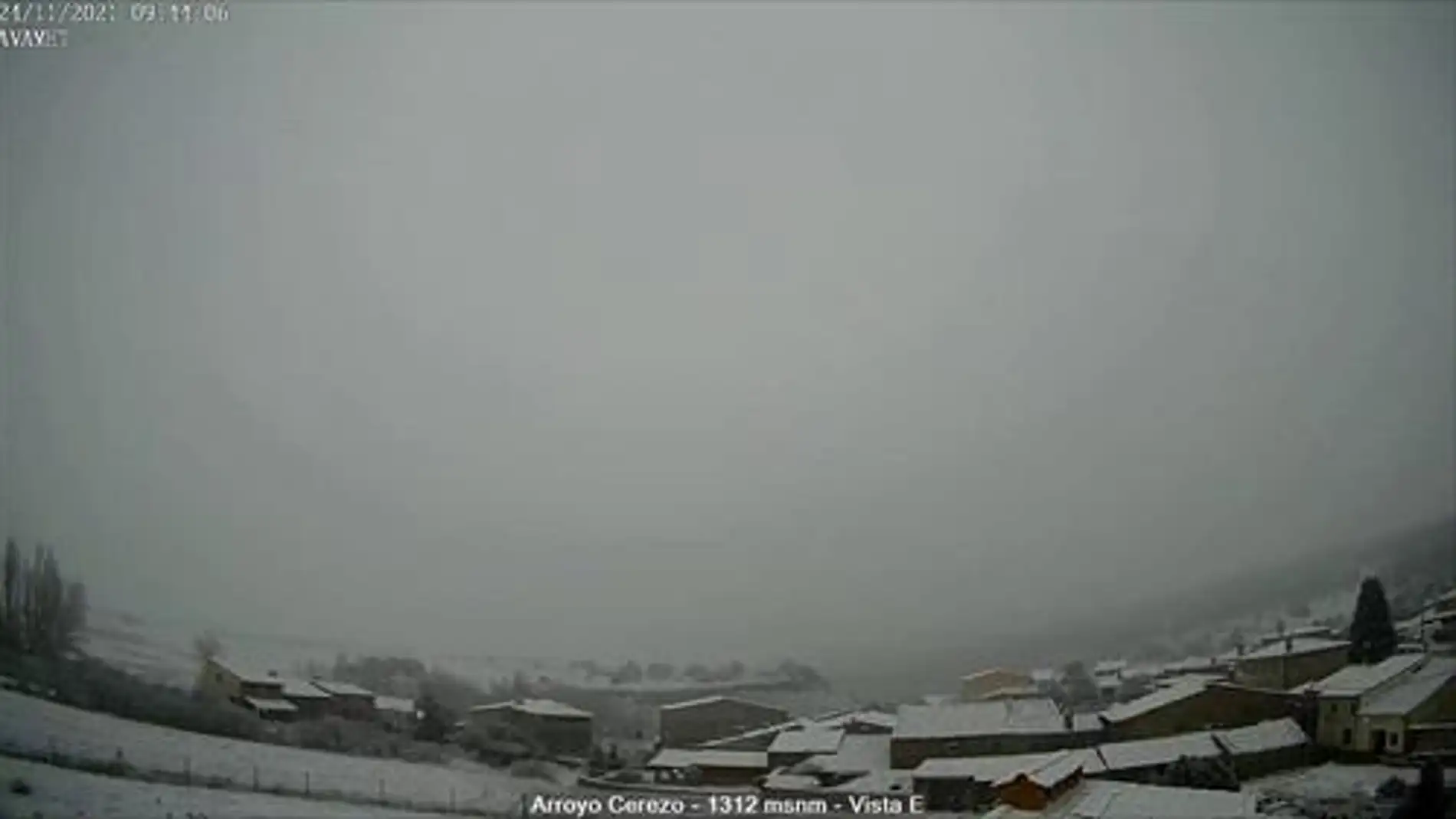 La nieve ha llegado este miércoles a algunas zonas del interior de Castellón en cotas por encima de los 900 metros