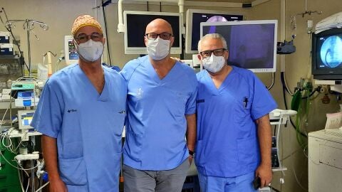 De izquierda a derecha los doctores Juan Martínez, Rodrigo Jover y José Ramón Aparicio De izquierda a derecha los doctores Juan Martínez, Rodrigo Jover y José Ramón Aparicio
