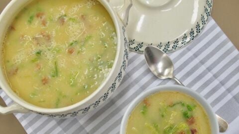 Caldo de Col, chorizo y patata de Robin Food
