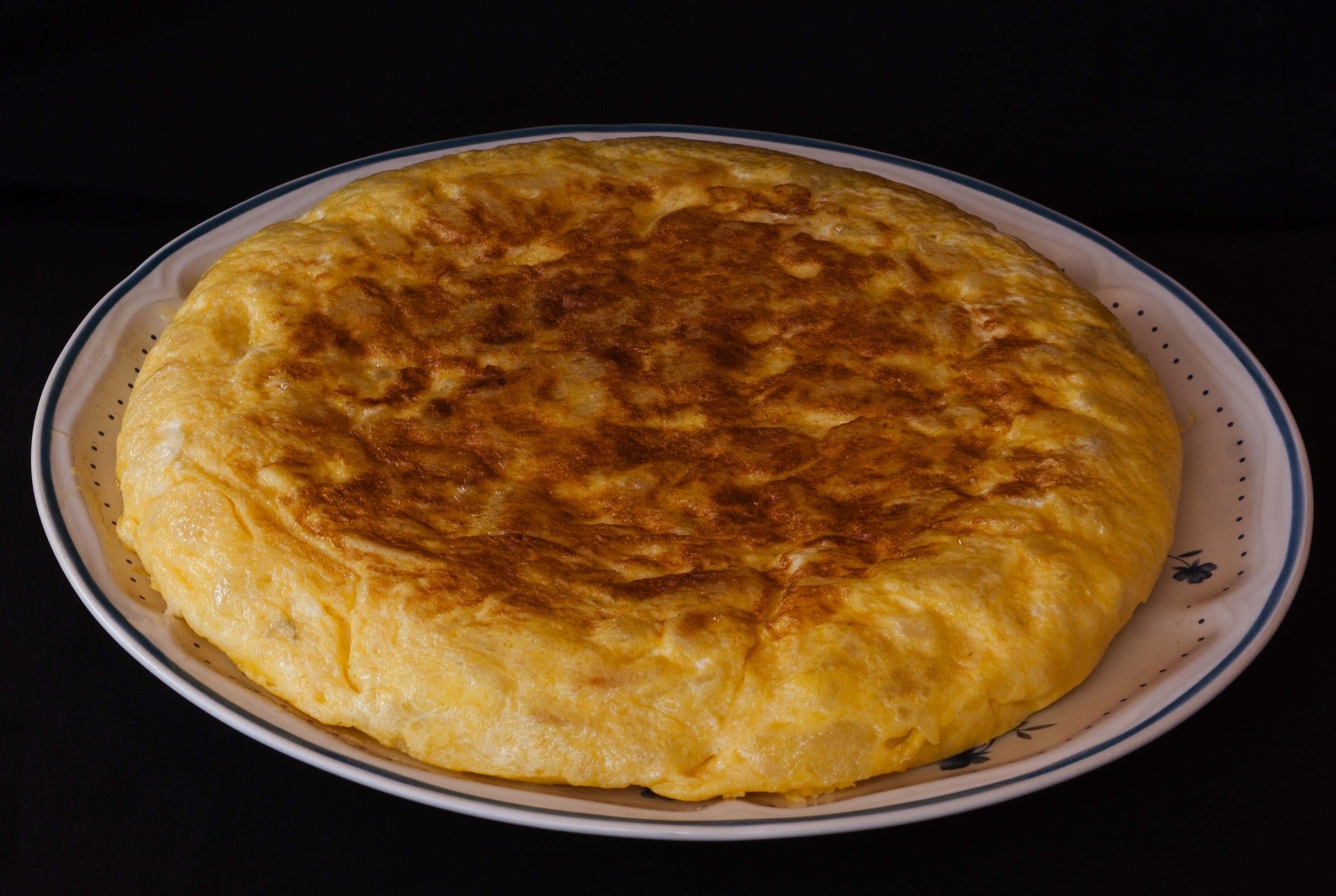 El impresionante don de un cocinero para dar la vuelta a una tortilla de 57 huevos que "humilla" a las redes sociales El impresionante don de un cocinero para dar la vuelta a una tortilla de 57 huevos que "humilla" a las redes sociales