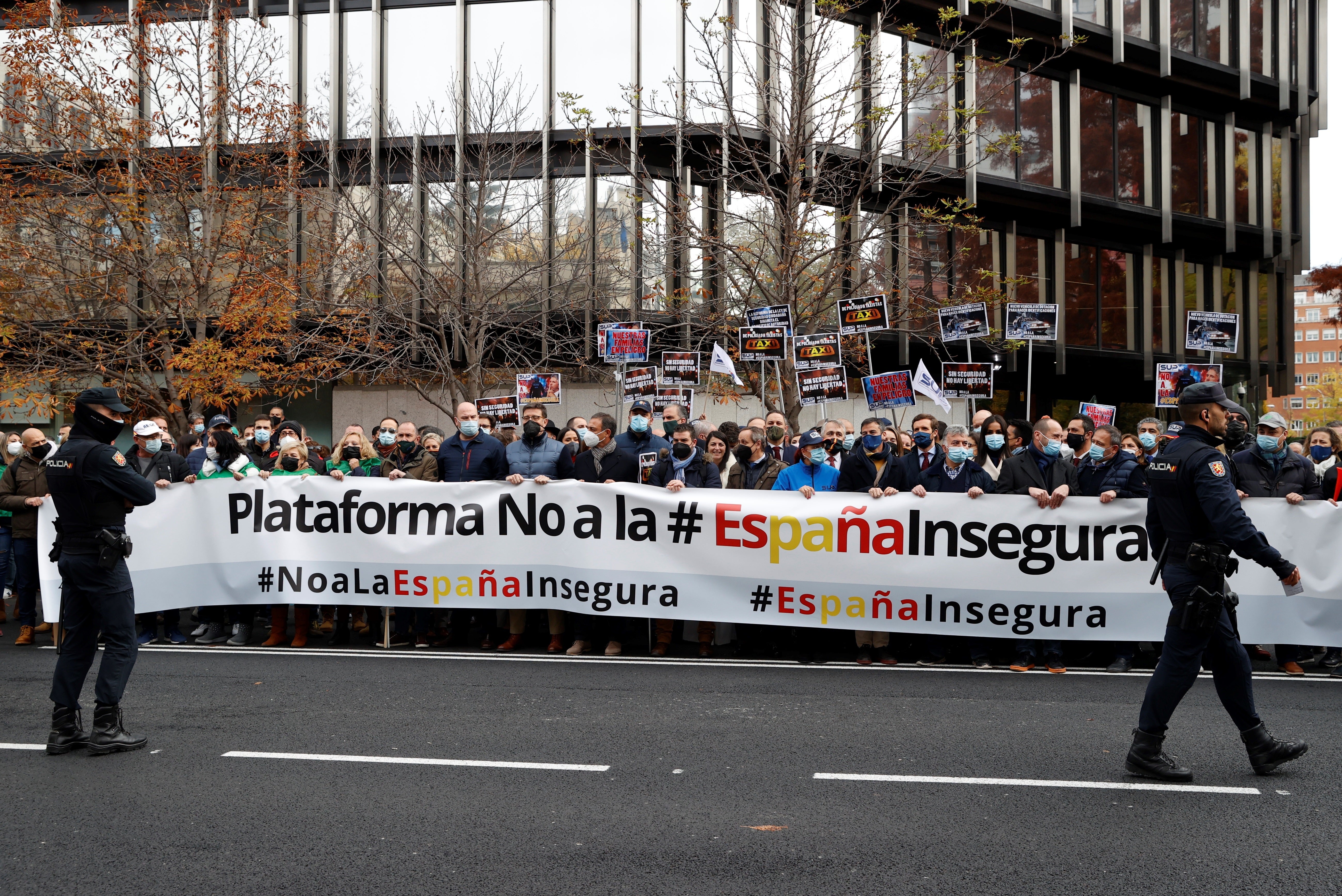 Los sindicatos policiales denuncian que el Gobierno "pone en duda" el trabajo de los cuerpos de seguridad en las calles Los sindicatos policiales denuncian que el Gobierno "pone en duda" el trabajo de los cuerpos de seguridad en las calles