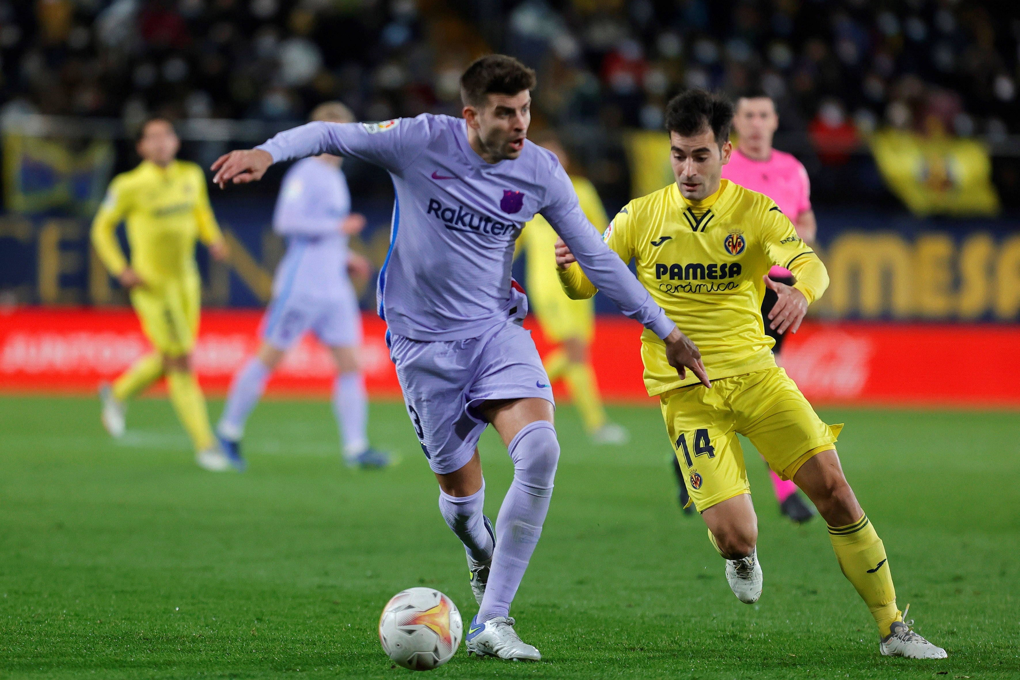 Tertulia: "Xavi no va a cambiar a Piqué, al menos mientras rinda bien" Tertulia: "Xavi no va a cambiar a Piqué, al menos mientras rinda bien"